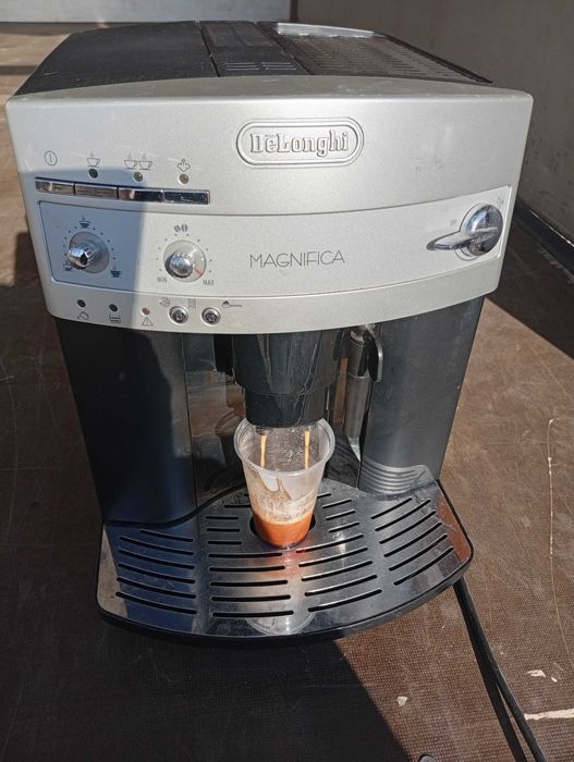 Кафе машина на зърна-DELONGHI ESAM 3100.SB .