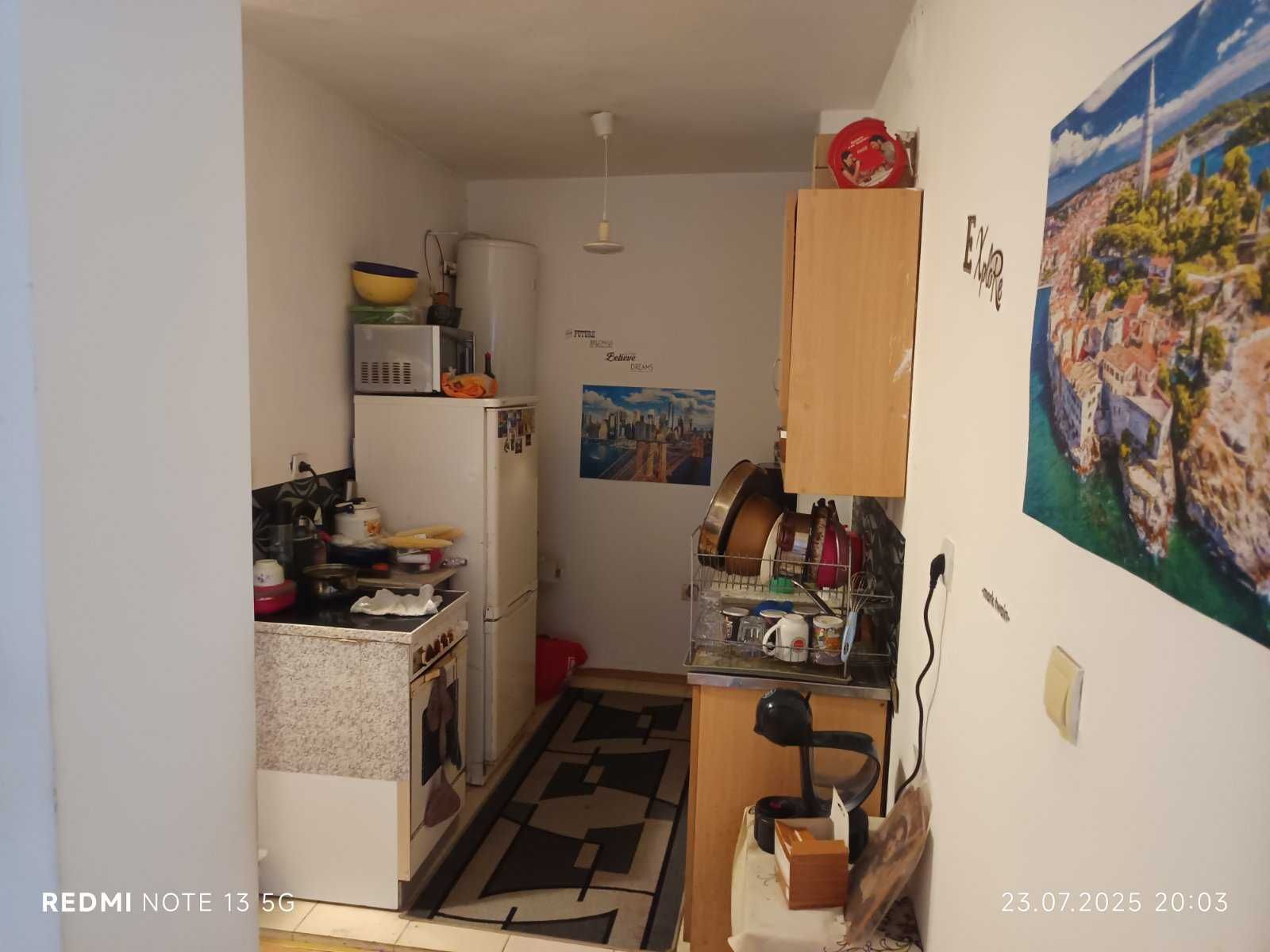 Продавам двустаен апартамент в кв Левски 84 кв. Тухла.