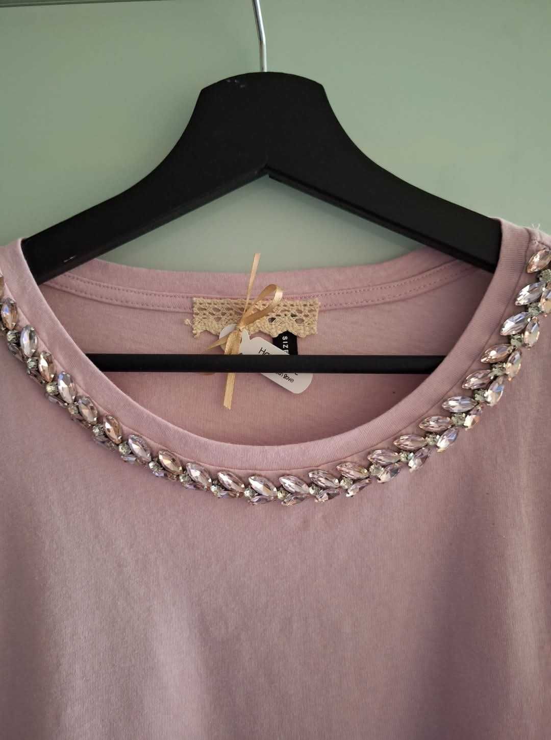 Тениски с кристали  нови  25 лв.   M L XL