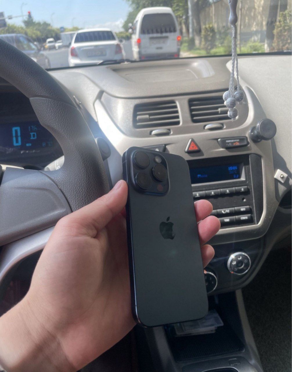Srocha tez sotiladi iphone 15 pro