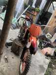 Vand ktm ecx 300cc 2 t nu stiu dc nu porneste carburator nou