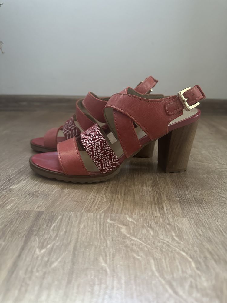 Sandale din piele roșii Rizzoli marimea 37