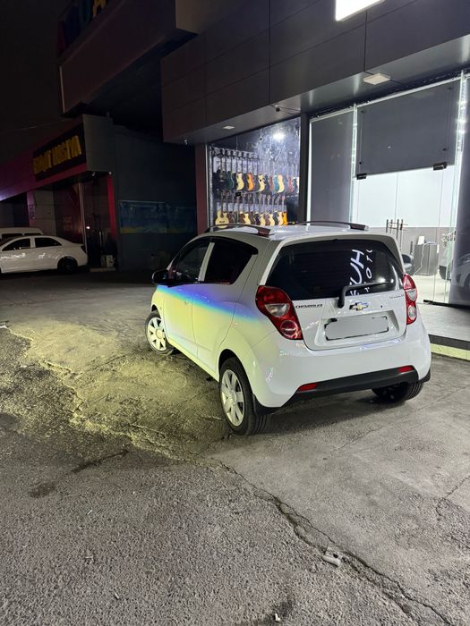 Spark sotiladi 2015 yil oq