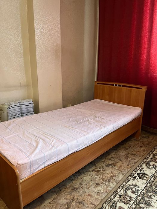 Кровать односпальная, 2 шт., с матрасами, недорого, хорошие скидки