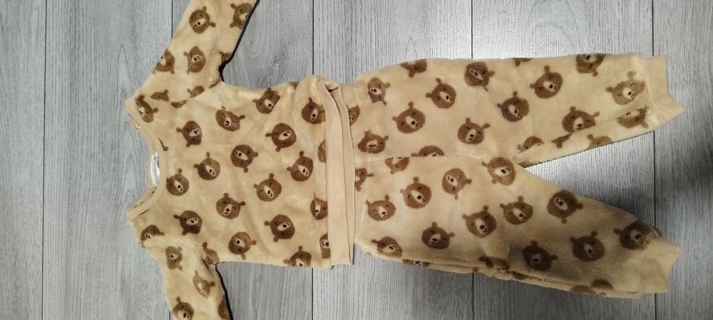 Vând hăinuțe bebe