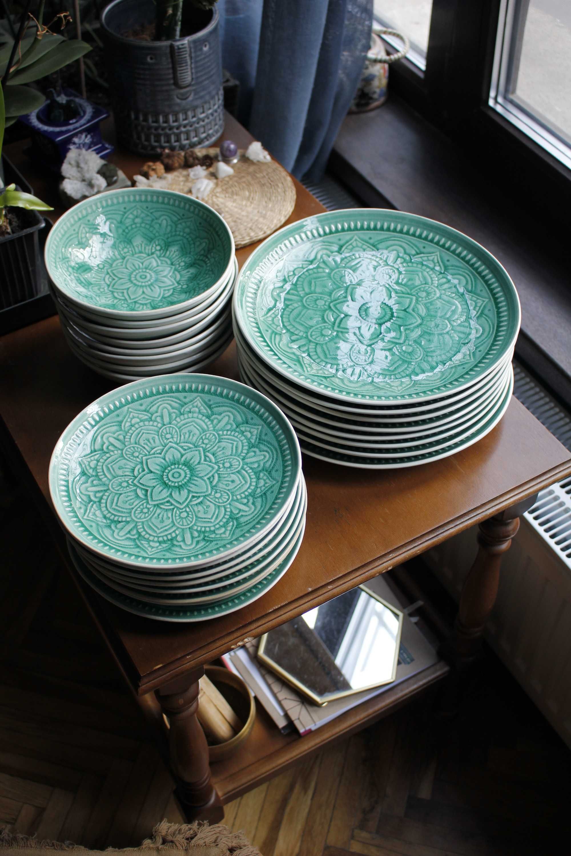 Сервиз зелени чинии с мандали