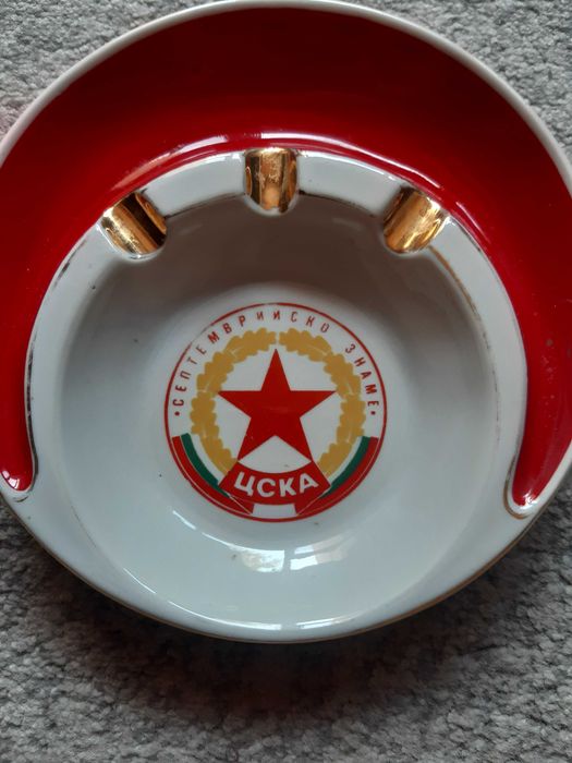 Пепелник на ЦСКА "Септемврийско знаме" порцеланов, Бг производство