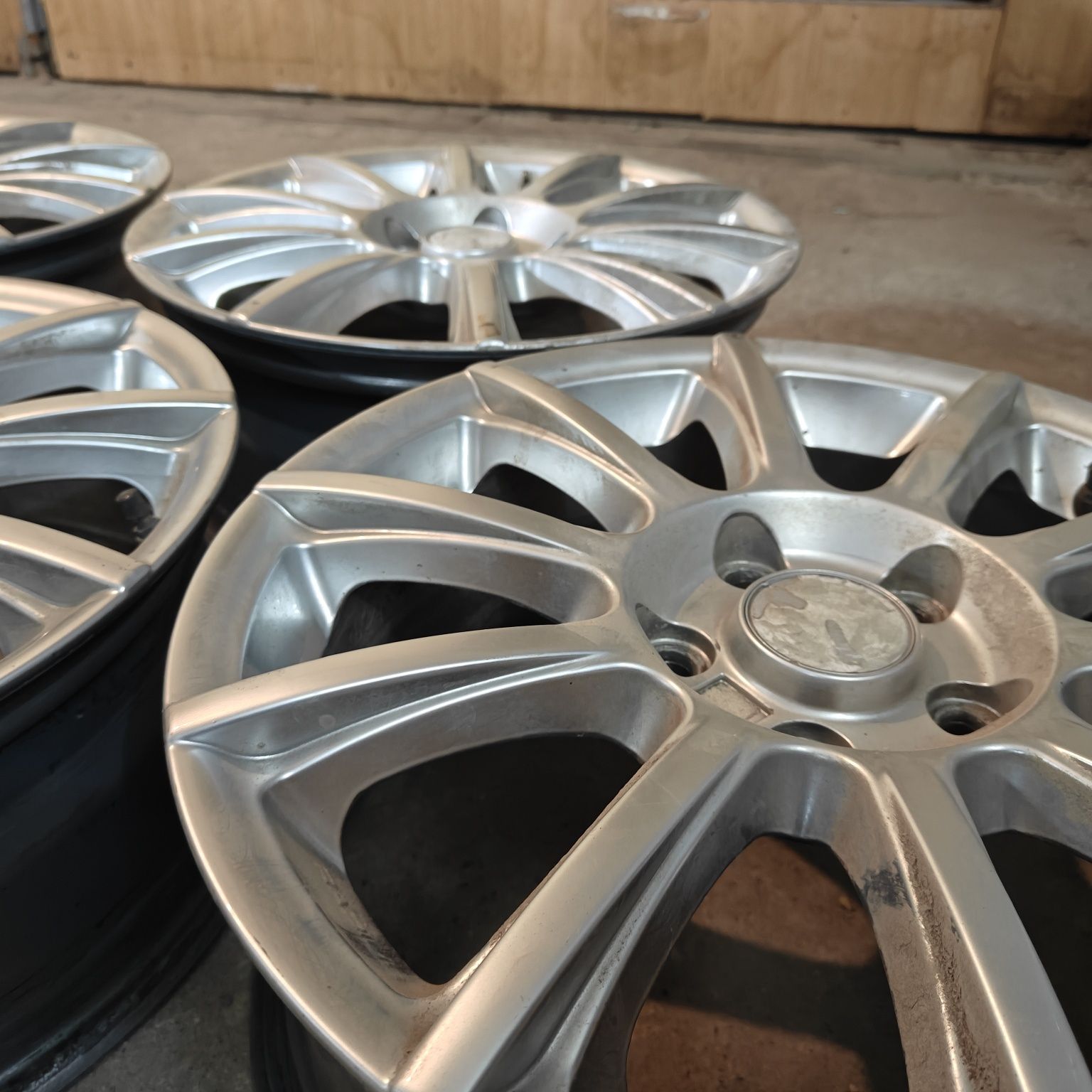 R17 PCD 5*114,3 Комплект оригинальных легкосплавных дисков