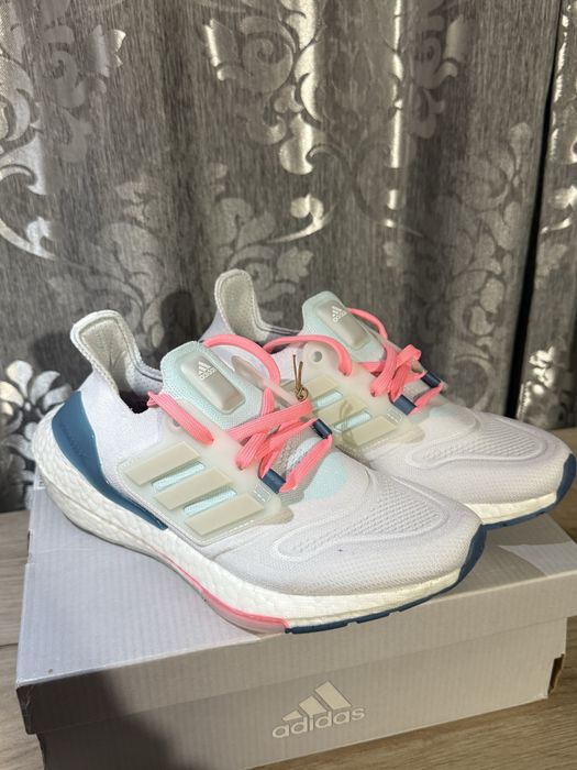 Adidas UltraBoost 22