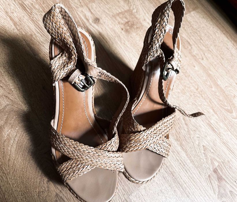 Sandale cu talpa ortopedica inalta