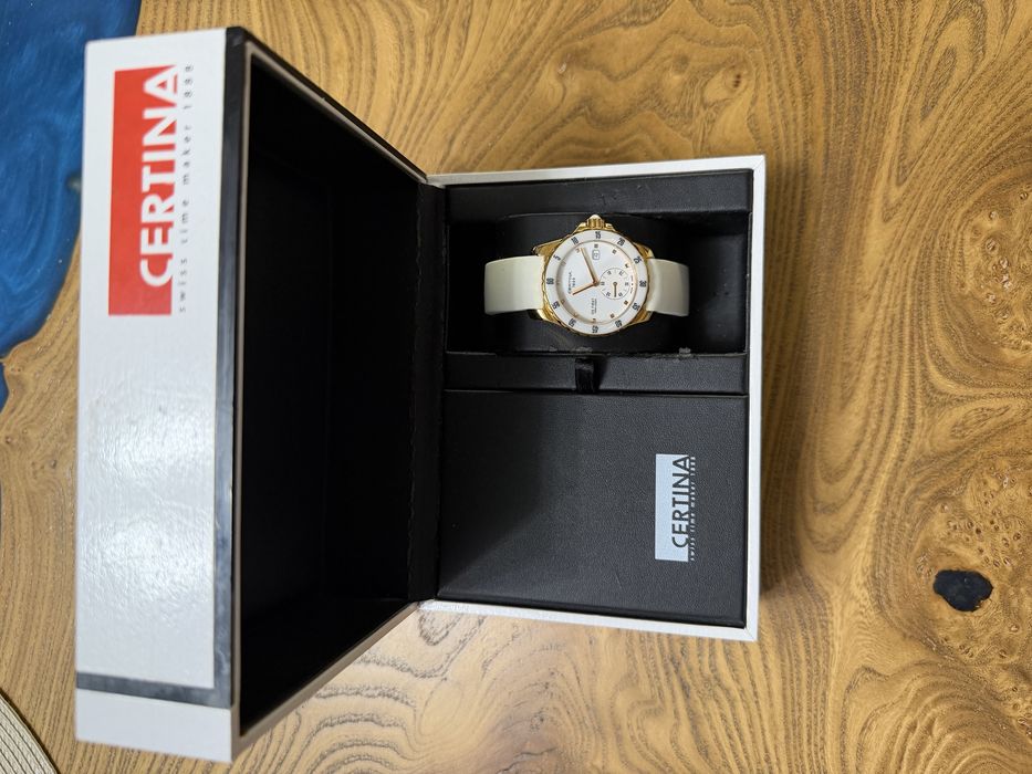 Продам часы Certina