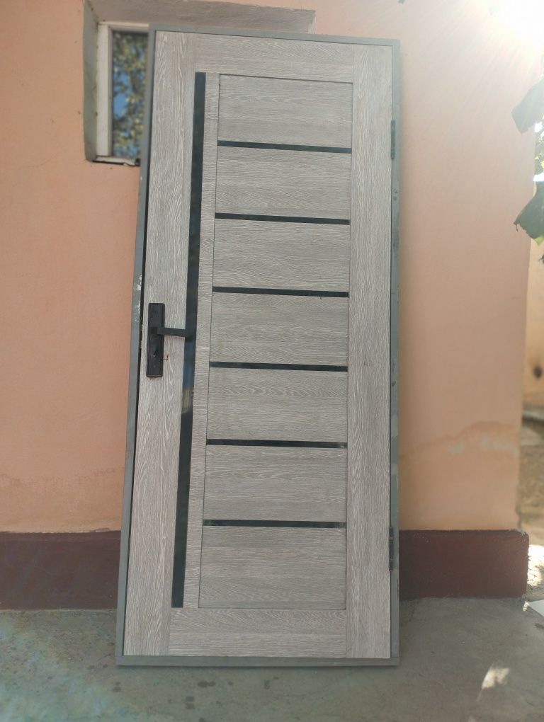 Eshik sotiladi..