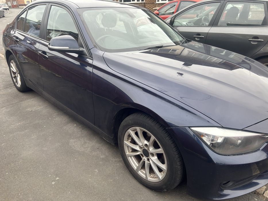 BMW F30 Seria 3 an 2014 volan dreapta, adusa recent pe roti din Anglia