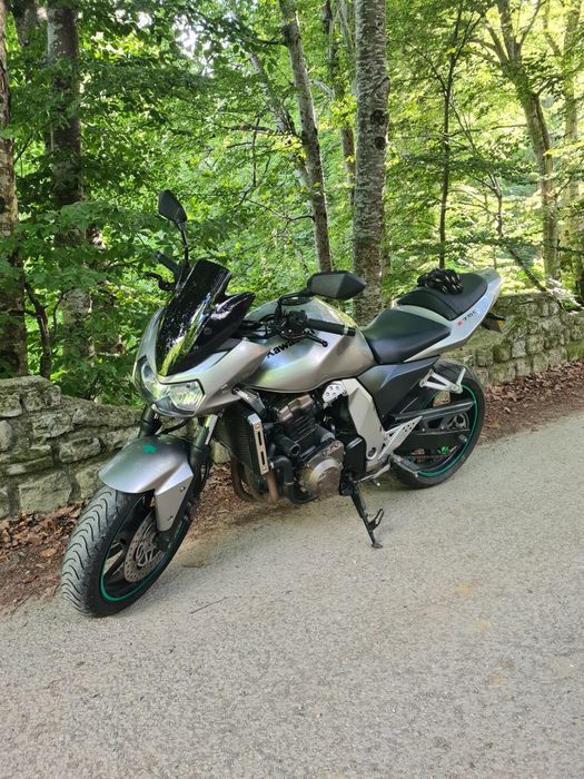 Kawasaki zr750j ..