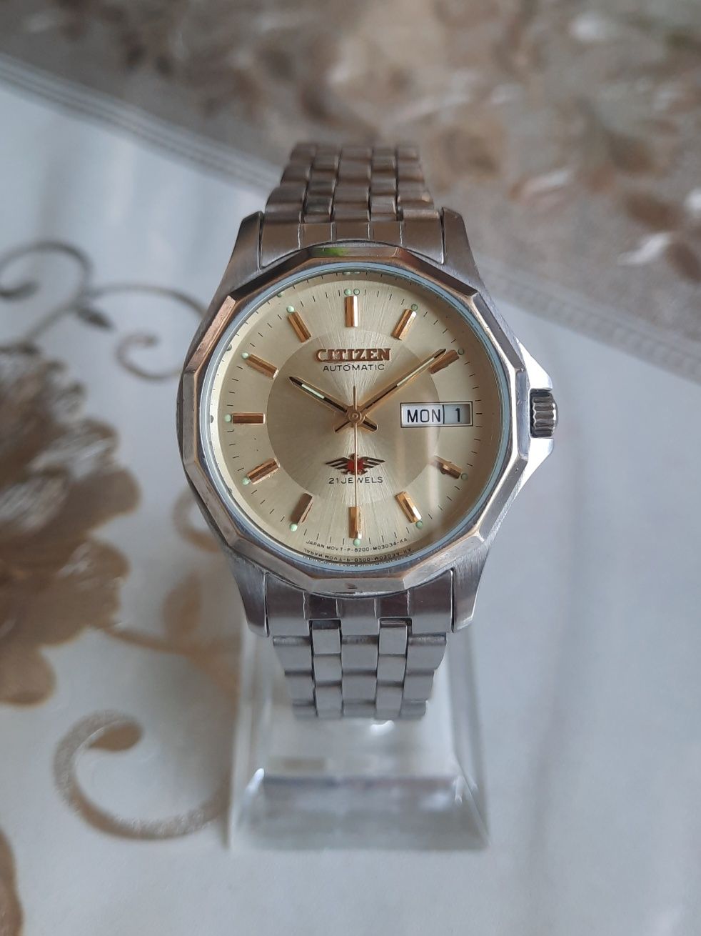 Несколько часов CITIZEN