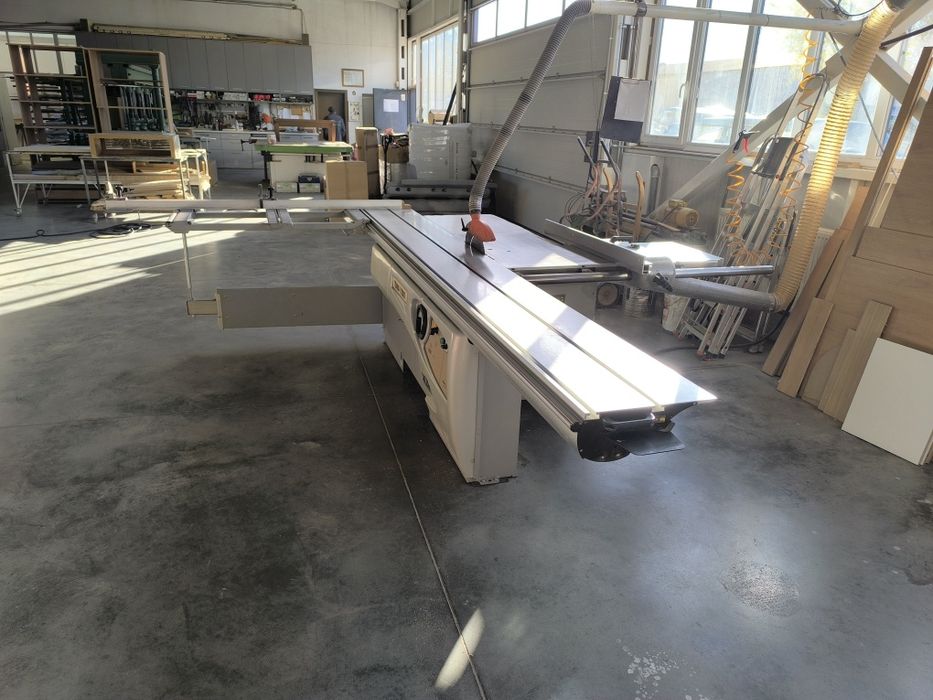 Форматно разкройващ циркуляр с подрезвач