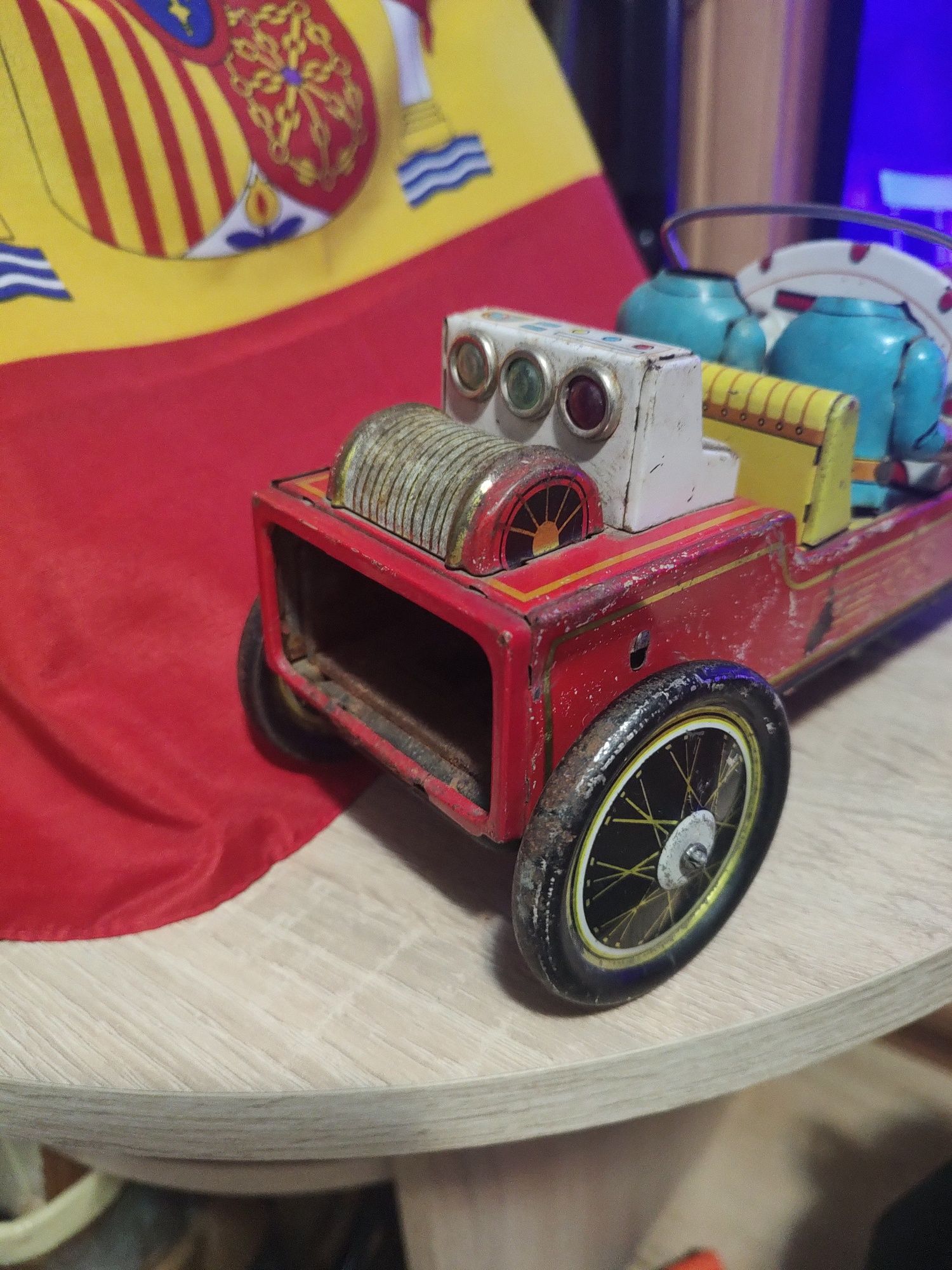 Mașinuță de pompieri veche