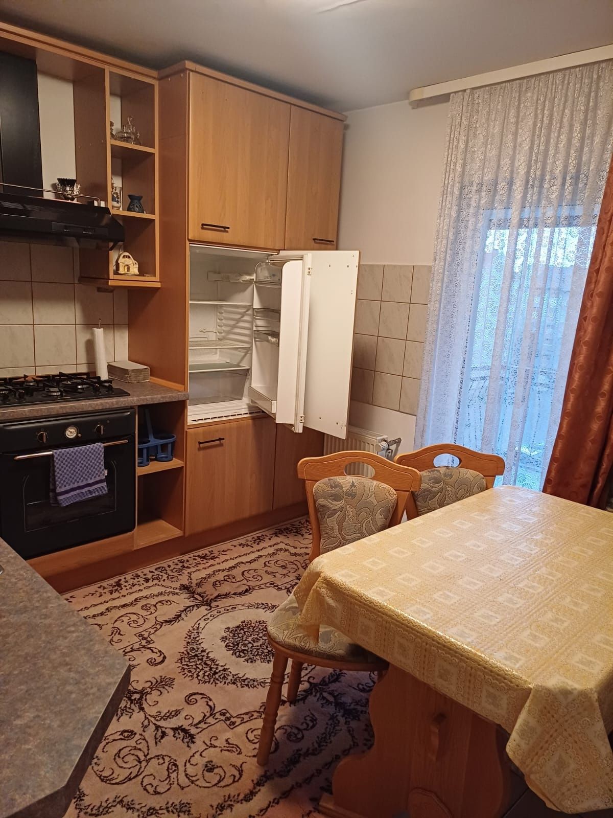 Vând apartament 4 camere Carpați 2