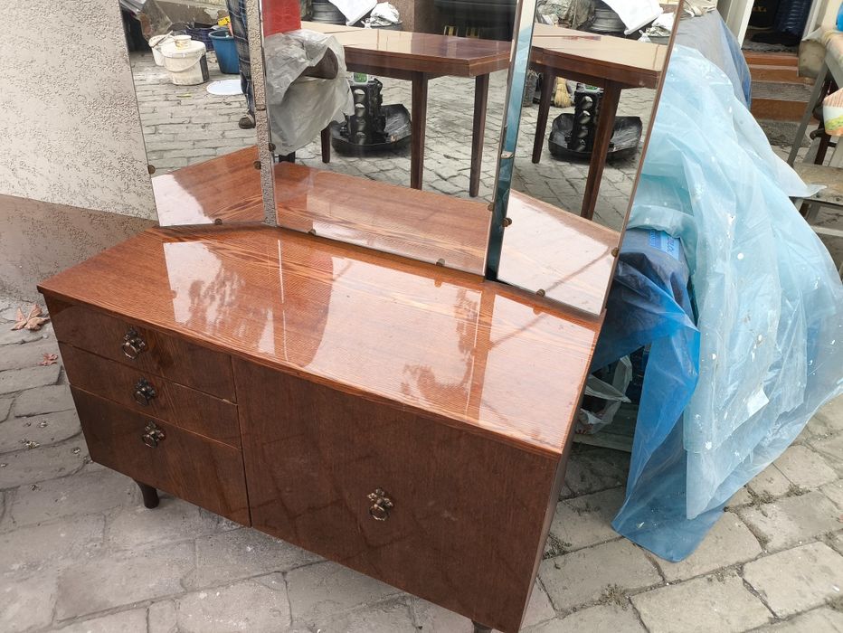 Продам трюмо в хорошем состоянии