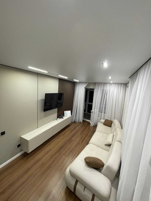 Диван практически новый