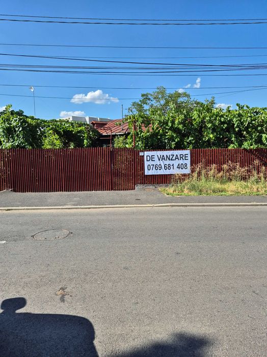 OCAZIE ! in centru langa primarie vand casa si teren 680 mp