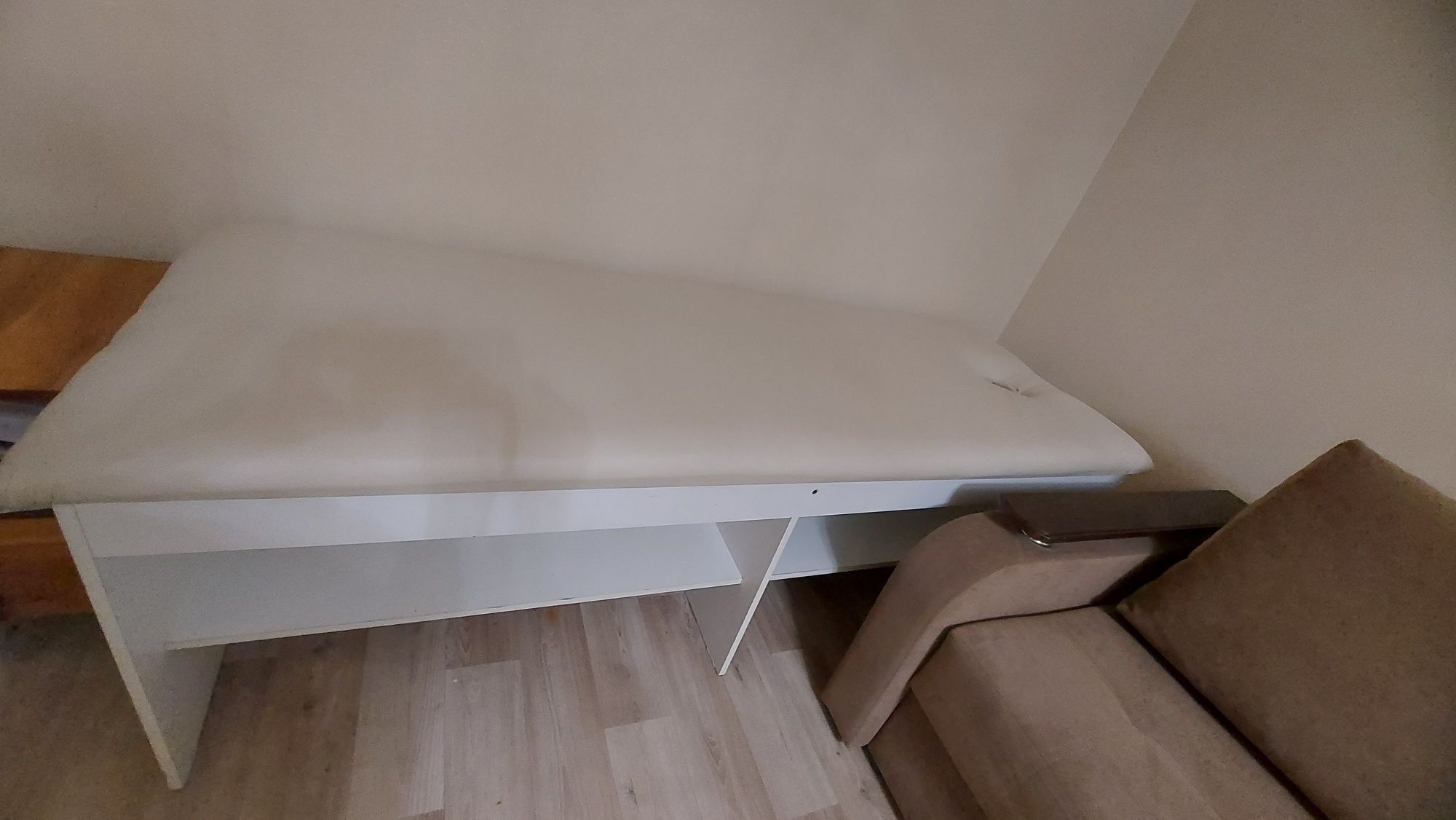 Продам кушетку б/у