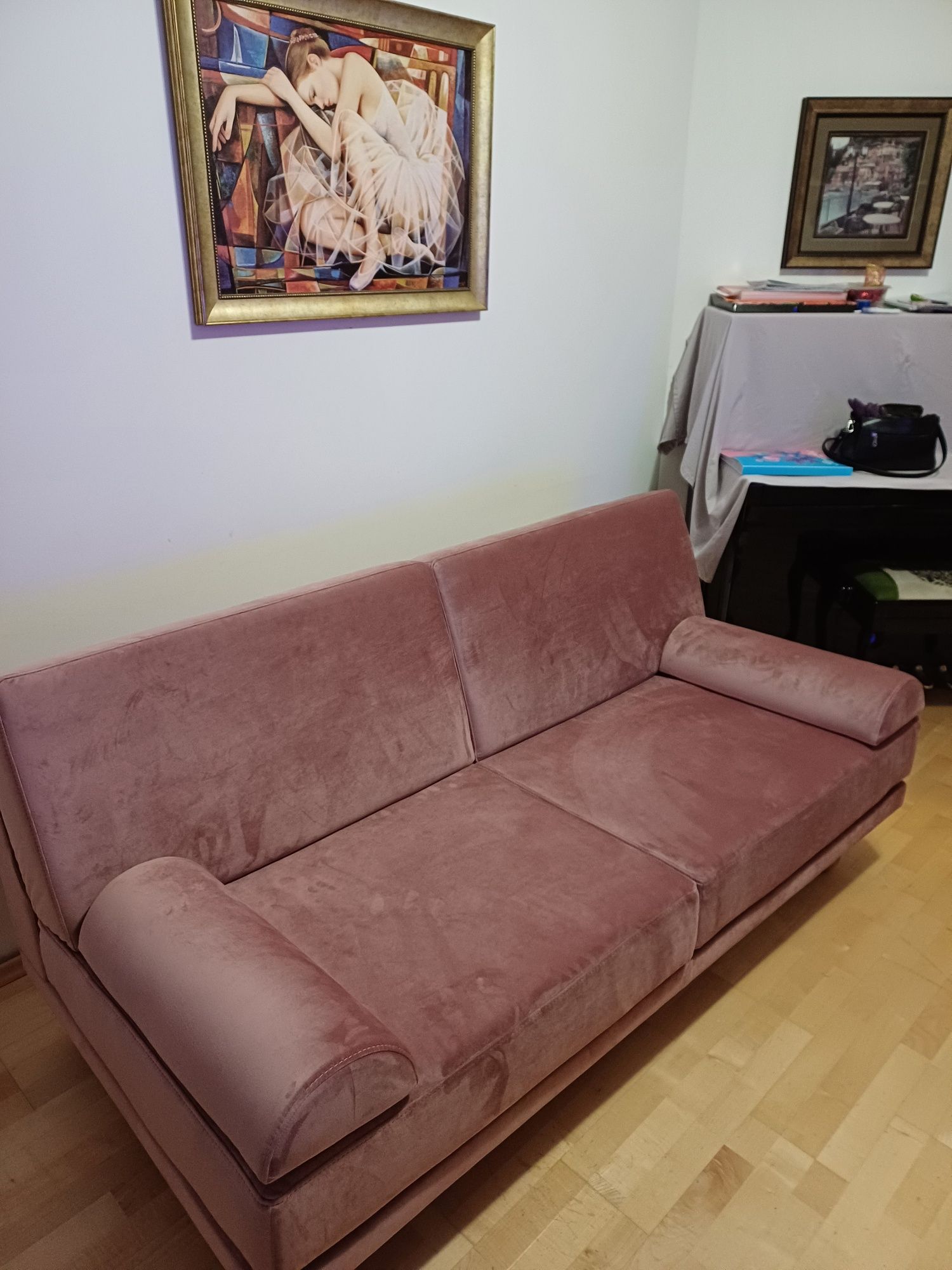 Нов ъглов диван с табуретка