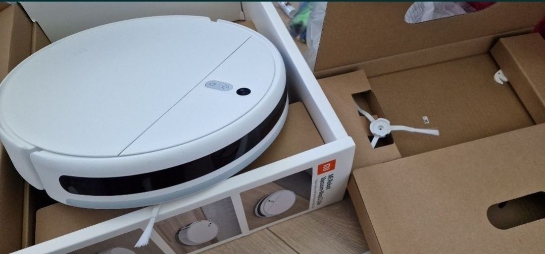 Робот пылесос MI Vaccum mop 2