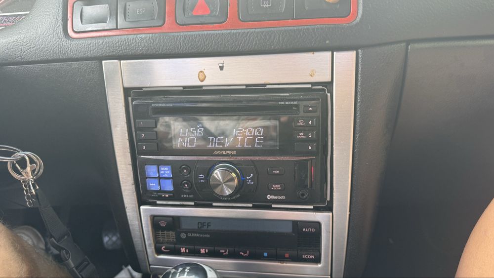 Alpine cde-w235bt