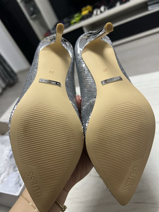 Pantofi GUESS noi