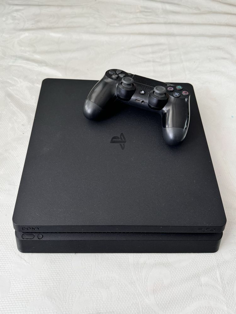 Продам PlayStation 4 Slim