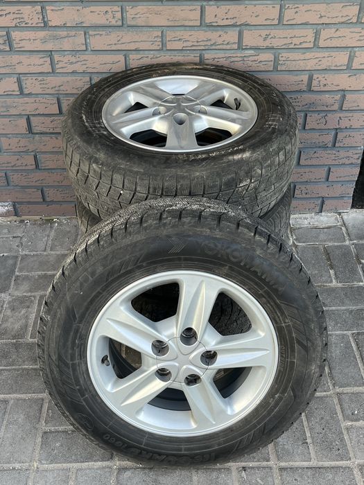 Продам зимние шины Yokohama с дисками