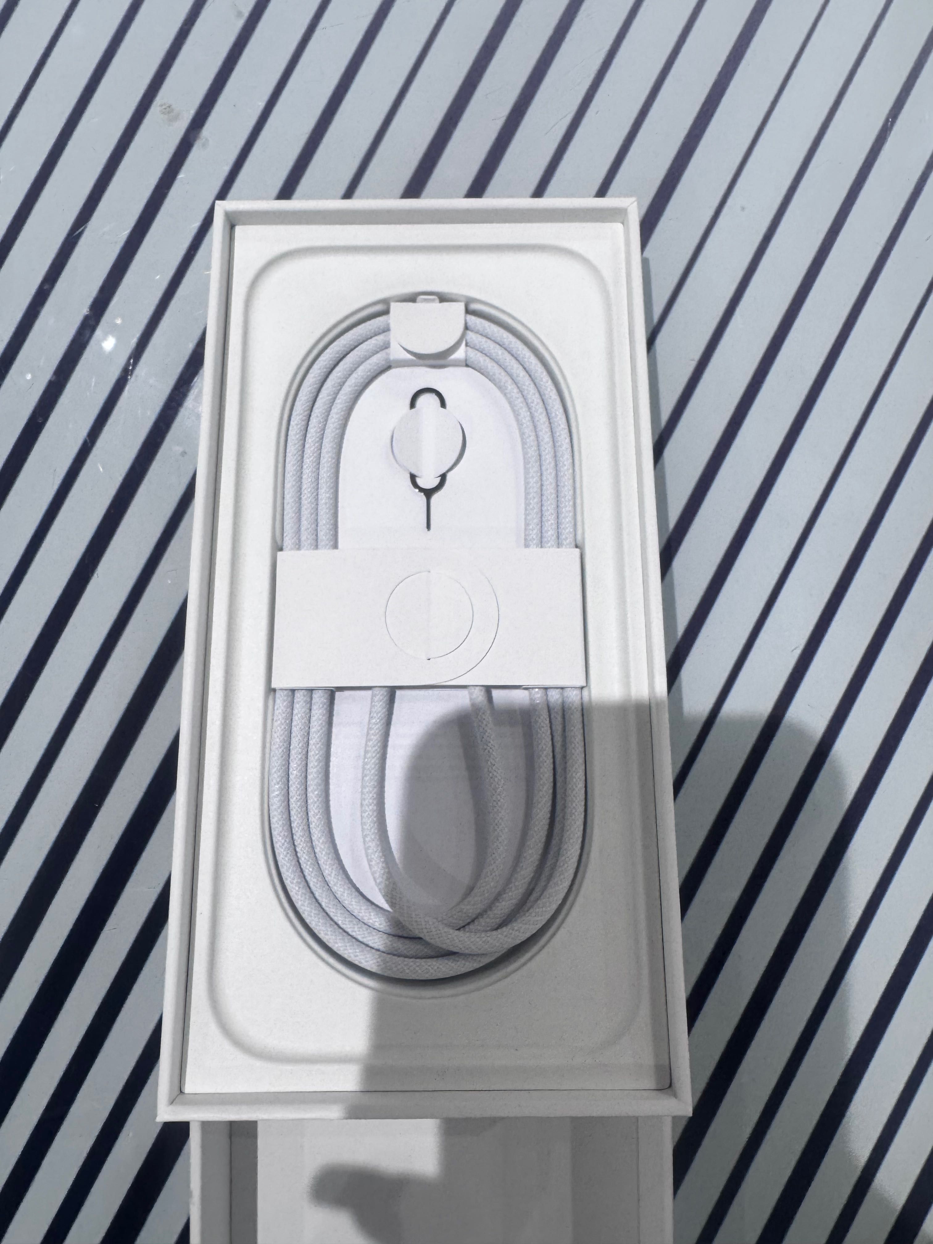 Iphone 16 white чисто нов