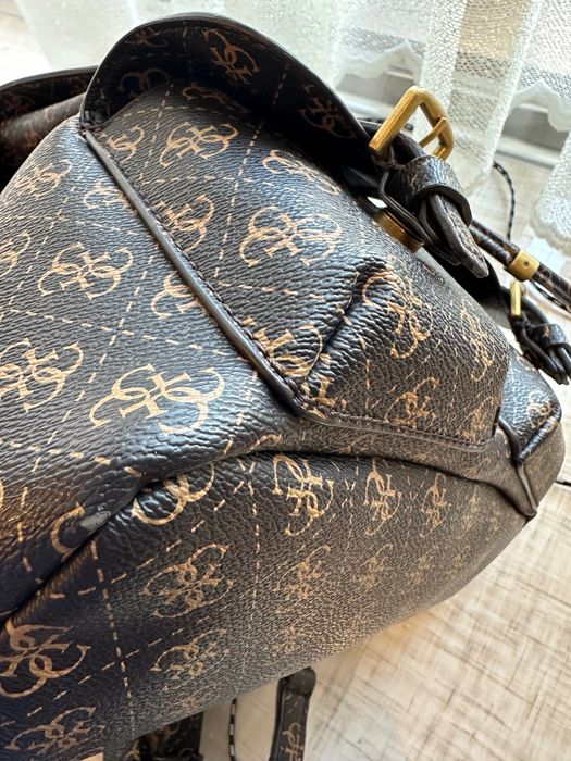 Дамска раница GUESS