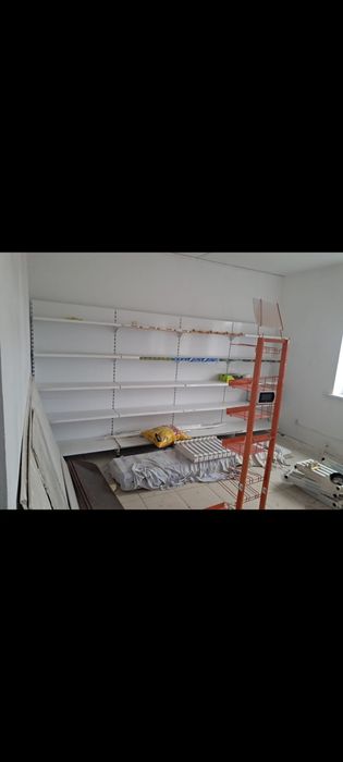 Продам морозильные витрины и стеллажи