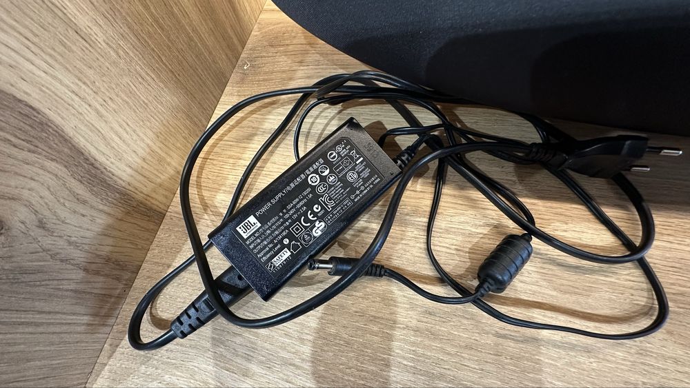 Bowers & Wilkins Zeppelin - конвертиран в Bluetooth