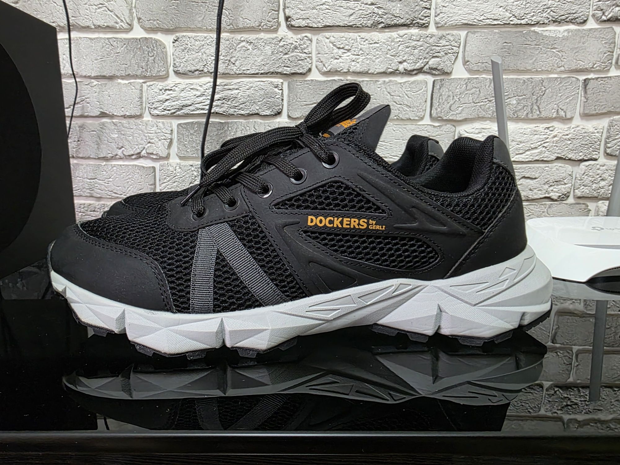 Оригинальные кроссы Dockers