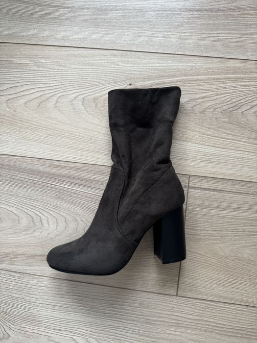 Нови тъмно зелени велурени боти