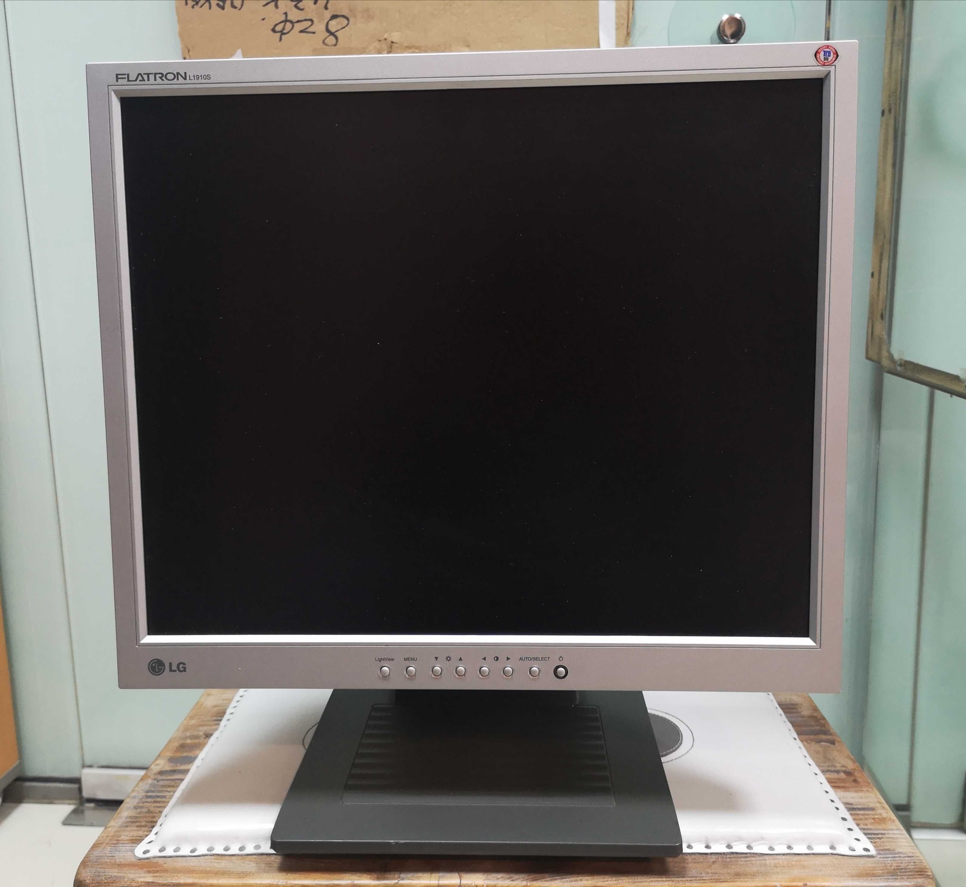 Монитор LG Flatron L1919S 19"