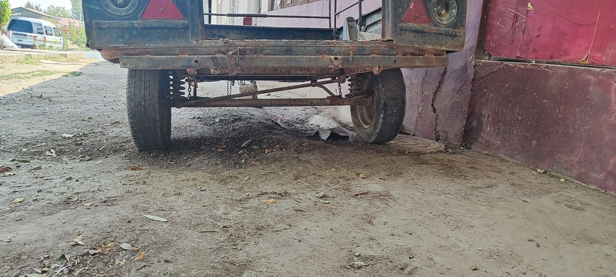 Прицеп сотилади  холати урта