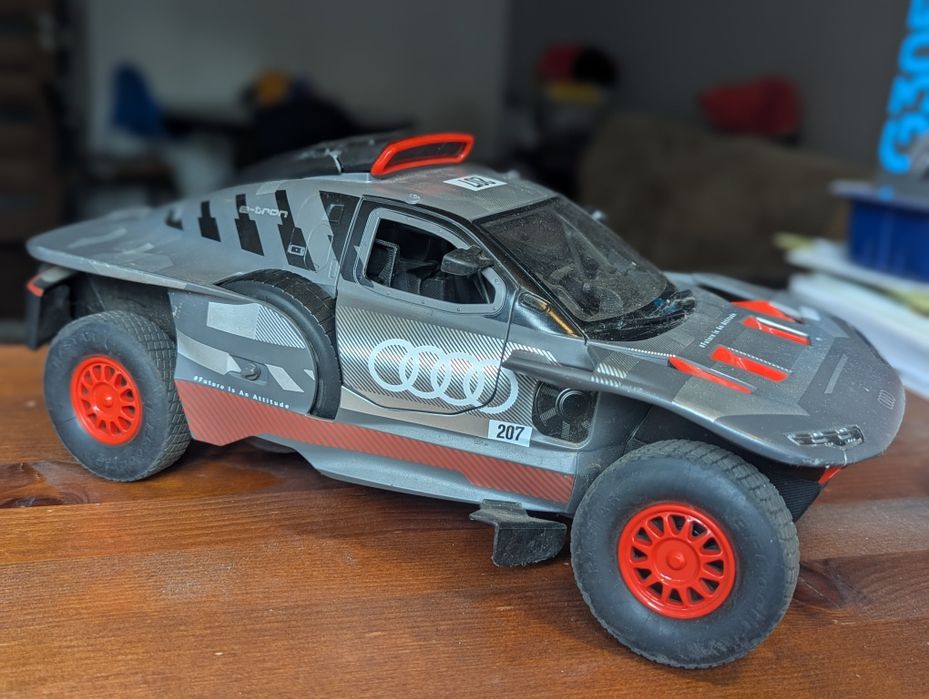 Audi RS Q E-Tron, Masinuta cu telecomanda Rastar 1:14