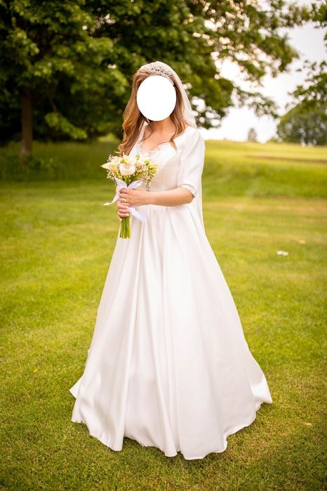 Rochie mireasa by Salon Dya, halat și voal