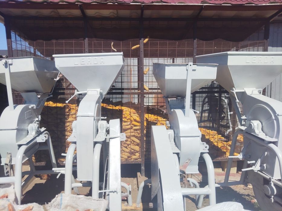 Vand moara la tractor