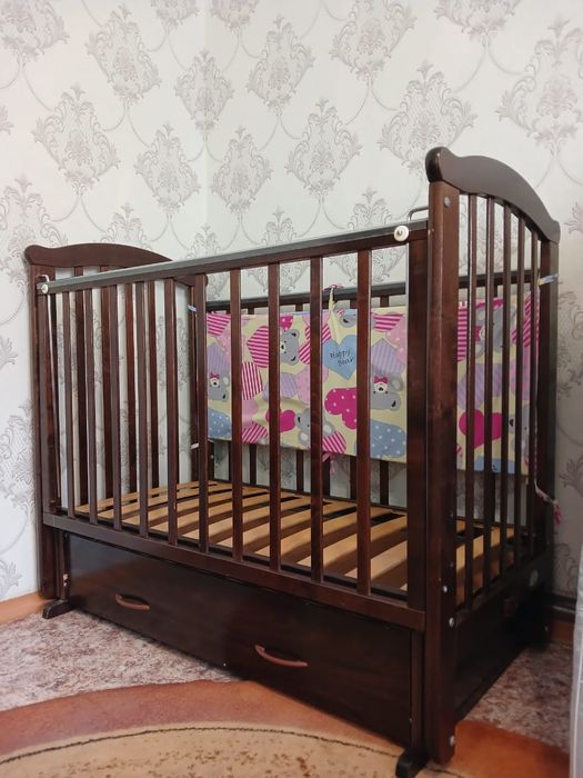 Продам очень качественную кроватку-кочалку.