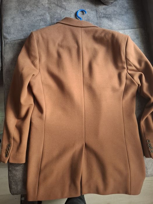 Vând palton  în stare foarte bună marimea 56