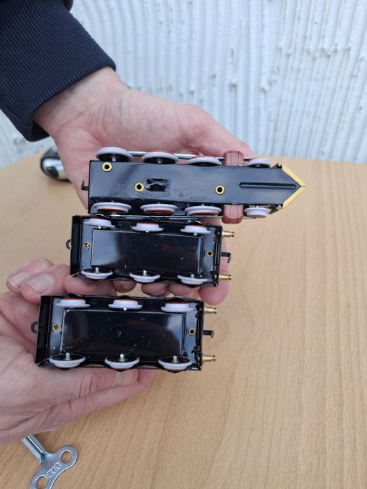 Локомотиви метални навиващи се с ключ