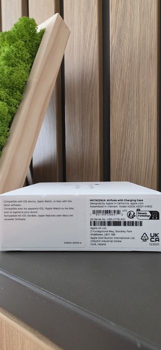 Apple MV7N2ZM/A AirPods with Charging Case (AirPods2)