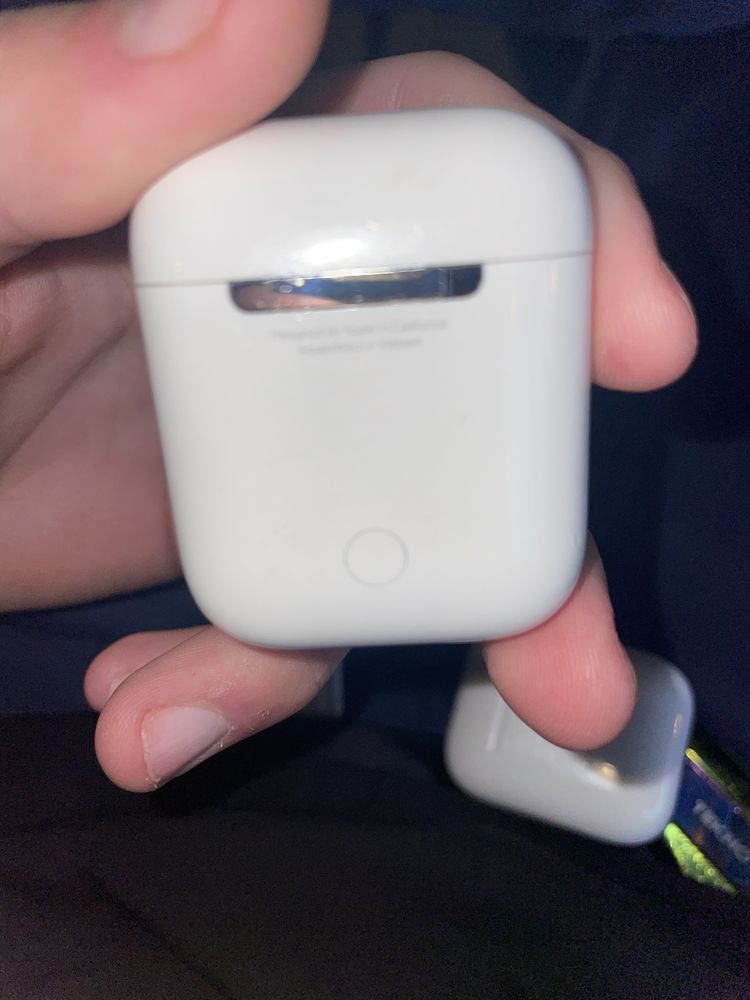 Apple AirPods 1 и 2 генерация