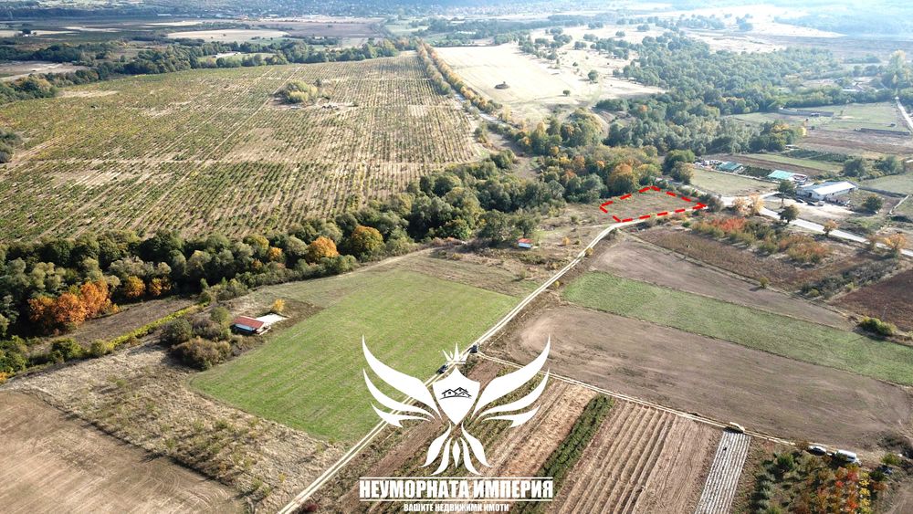 Продавам земя 3000кв.м. на първа линия след село Долнослав