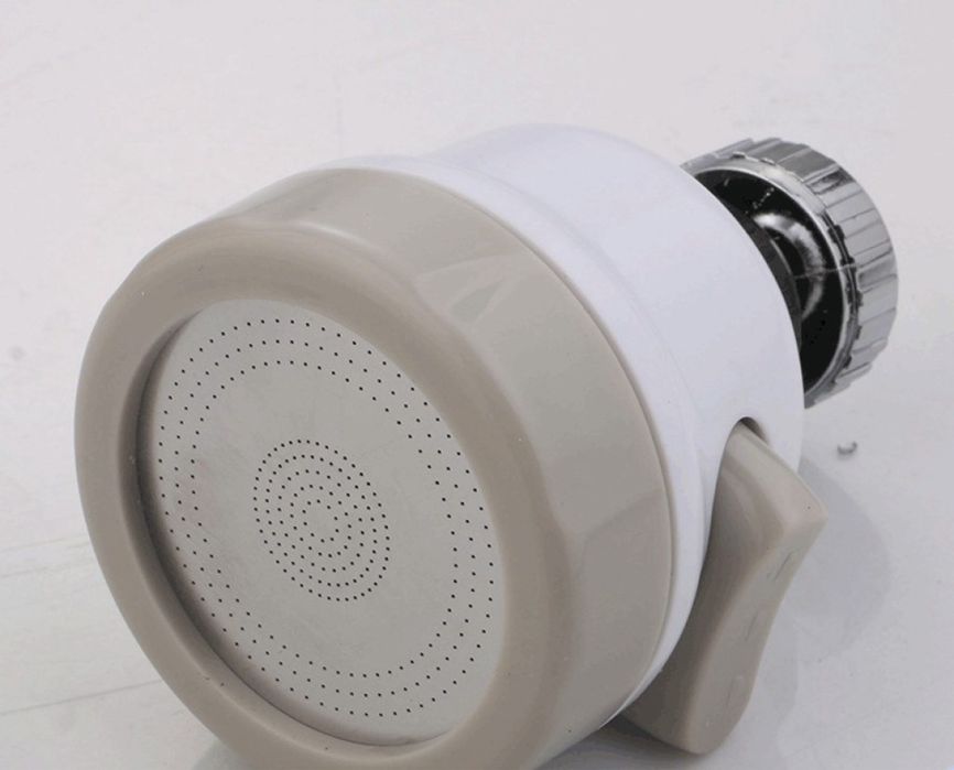 Универсален кухненски смесител с три степени на налягане на струята